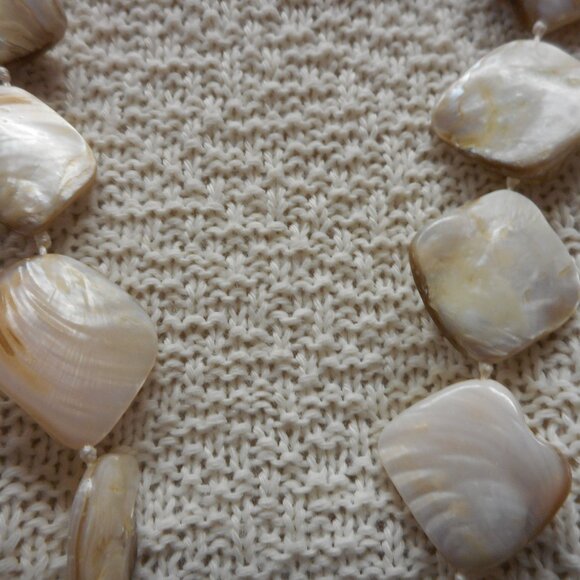 MOP Large Chips/ Beads ... NECKLACE - Picture 3 of 8